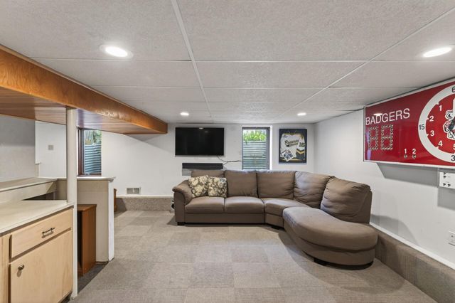 1094 Lowell Drive, Apple Valley, MN 55124