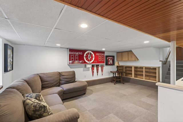 1094 Lowell Drive, Apple Valley, MN 55124