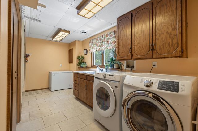 1094 Lowell Drive, Apple Valley, MN 55124