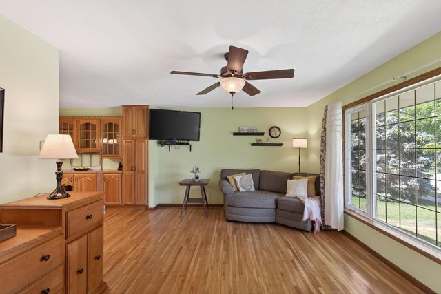 1094 Lowell Drive, Apple Valley, MN 55124