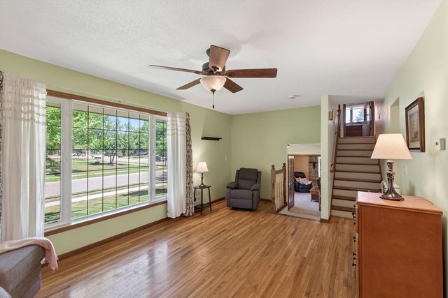 1094 Lowell Drive, Apple Valley, MN 55124
