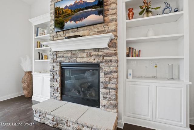 118 Charmwood Ct, Louisville, KY 40245