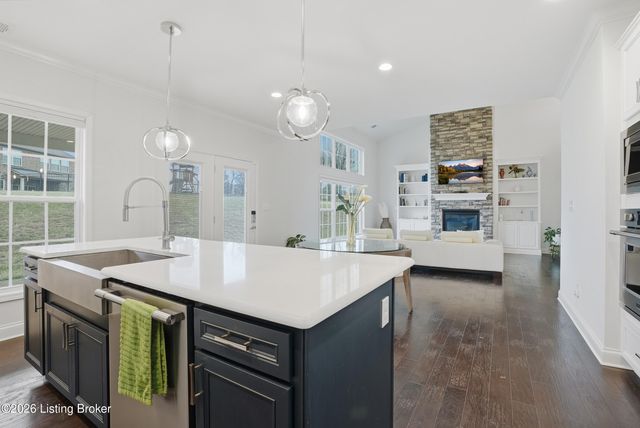 118 Charmwood Ct, Louisville, KY 40245