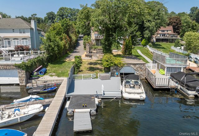 68 W Lake Boulevard, Mahopac, NY 10541