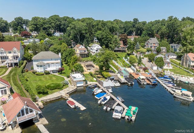 68 W Lake Boulevard, Mahopac, NY 10541