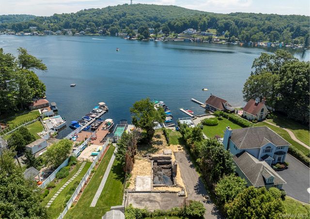 68 W Lake Boulevard, Mahopac, NY 10541