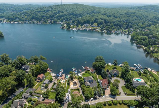 68 W Lake Boulevard, Mahopac, NY 10541