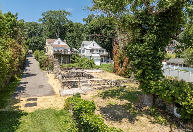 68 W Lake Boulevard, Mahopac, NY 10541