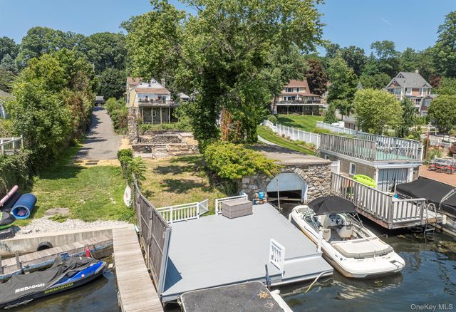 68 W Lake Boulevard, Mahopac, NY 10541