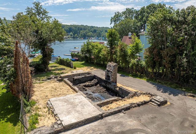 68 W Lake Boulevard, Mahopac, NY 10541