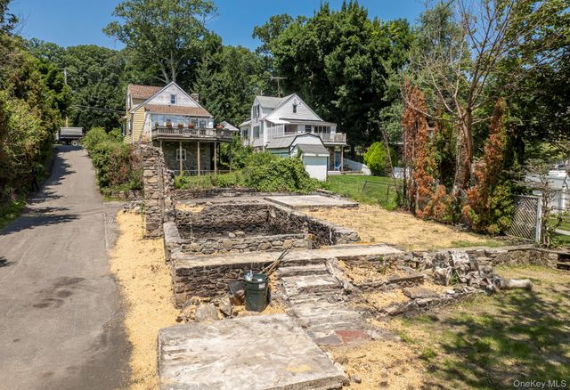 68 W Lake Boulevard, Mahopac, NY 10541