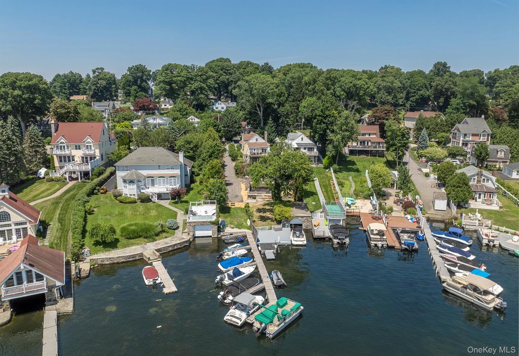 68 W Lake Boulevard, Mahopac, NY 10541 — exterior