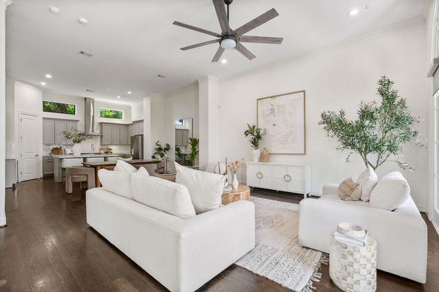 908 Thompson Street, Houston, TX 77007