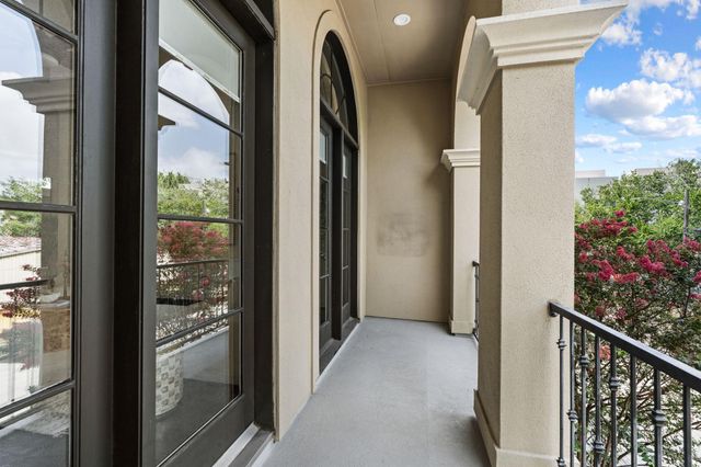 908 Thompson Street, Houston, TX 77007