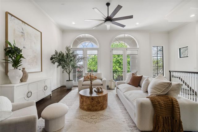 908 Thompson Street, Houston, TX 77007