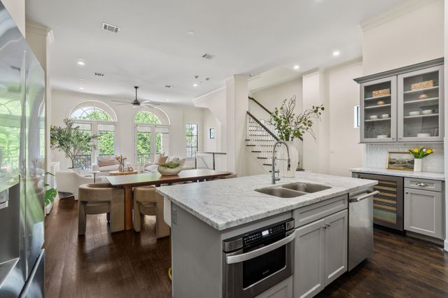 908 Thompson Street, Houston, TX 77007