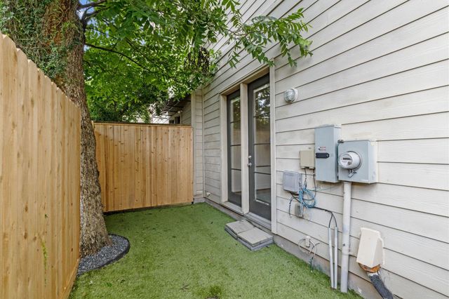 908 Thompson Street, Houston, TX 77007