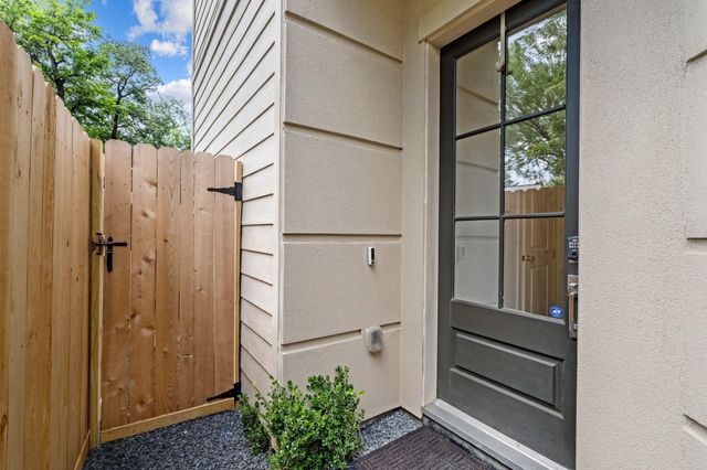 908 Thompson Street, Houston, TX 77007