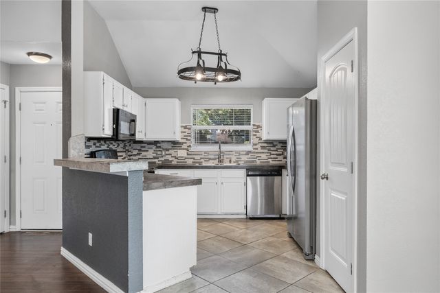 2217 Rockbluff Drive, Rowlett, TX 75088