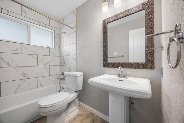 2217 Rockbluff Drive, Rowlett, TX 75088