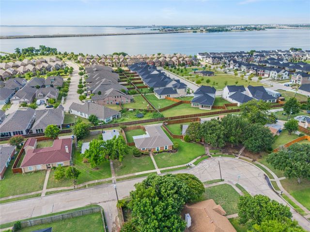 2217 Rockbluff Drive, Rowlett, TX 75088