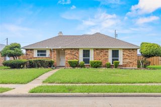 2217 Rockbluff Drive, Rowlett, TX 75088