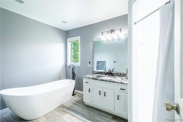 9359 Lochmoor Drive, Davison, MI 48423