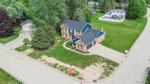 9359 Lochmoor Drive, Davison, MI 48423