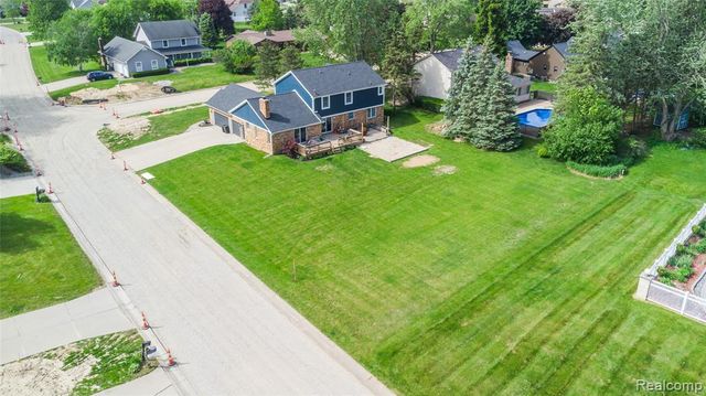 9359 Lochmoor Drive, Davison, MI 48423