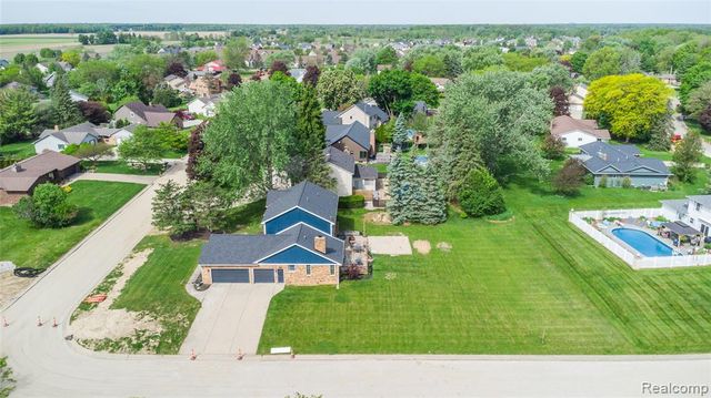 9359 Lochmoor Drive, Davison, MI 48423