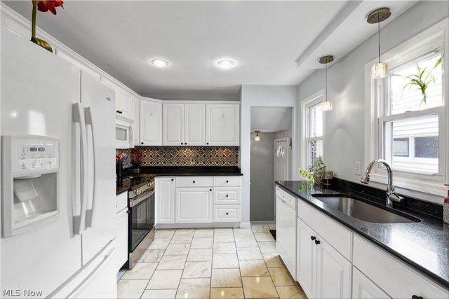 6483 Fernhurst Avenue, Parma Heights, OH 44130