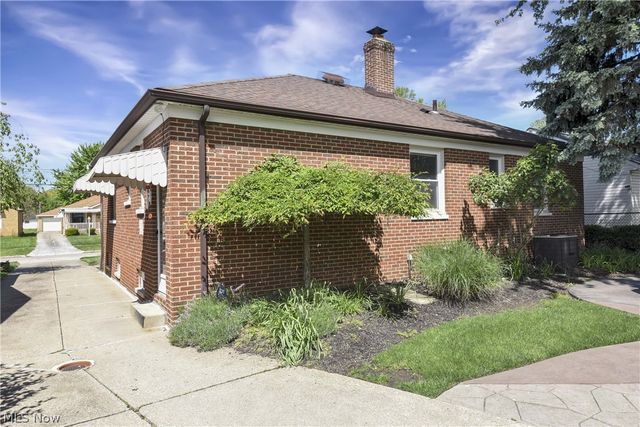 6483 Fernhurst Avenue, Parma Heights, OH 44130