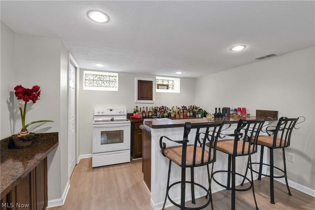 6483 Fernhurst Avenue, Parma Heights, OH 44130