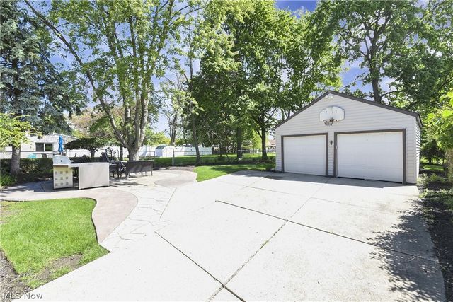 6483 Fernhurst Avenue, Parma Heights, OH 44130