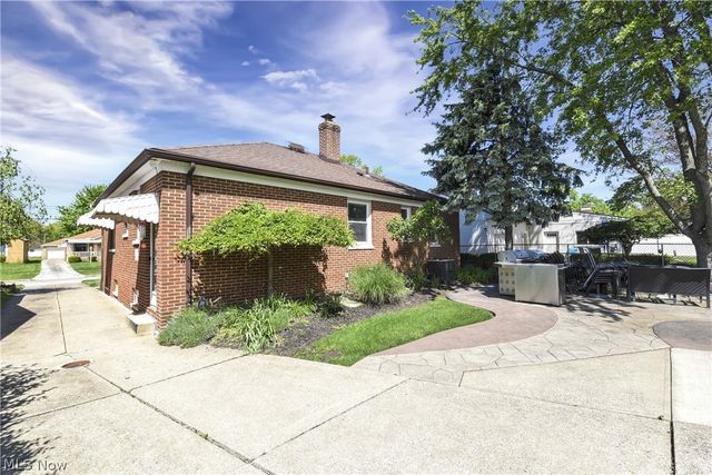 6483 Fernhurst Avenue, Parma Heights, OH 44130