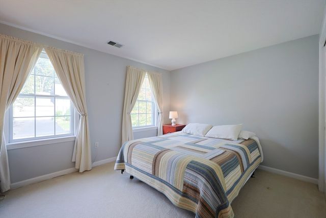 29 Harmony Trl, Hopedale, MA 01747