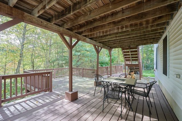 29 Harmony Trl, Hopedale, MA 01747