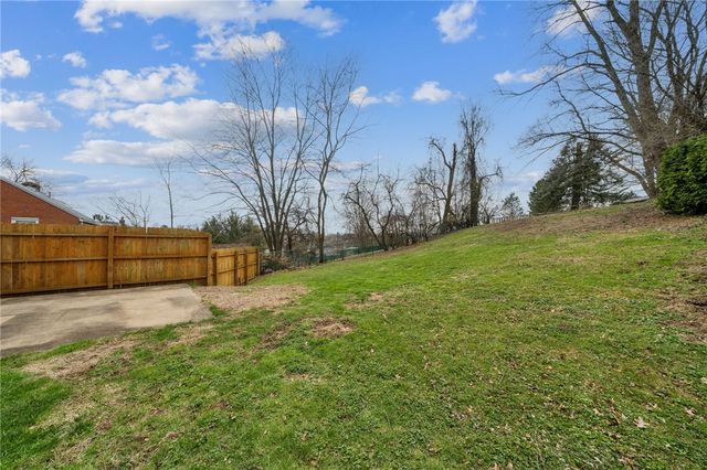 617 Elm Dr, Penn Hills, PA 15147