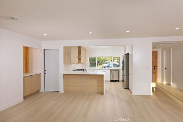 10415 Bevis Avenue, San Fernando, CA 91345