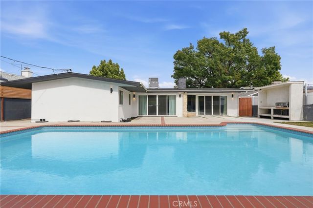 10415 Bevis Avenue, San Fernando, CA 91345