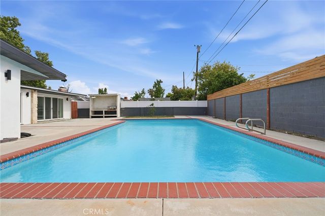 10415 Bevis Avenue, San Fernando, CA 91345
