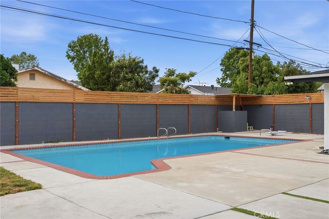 10415 Bevis Avenue, San Fernando, CA 91345