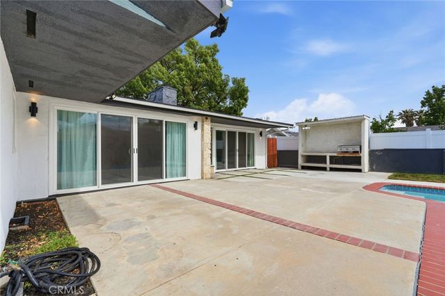 10415 Bevis Avenue, San Fernando, CA 91345