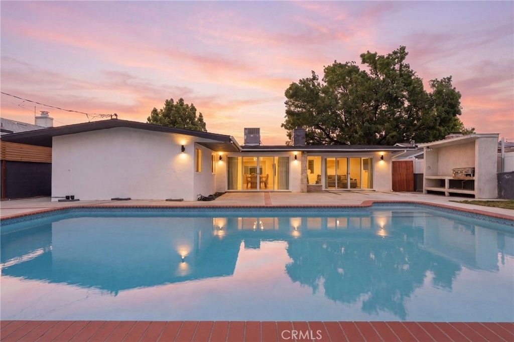 10415 Bevis Avenue, San Fernando, CA 91345