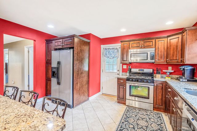248 6th Avenue, Saint James, NY 11780