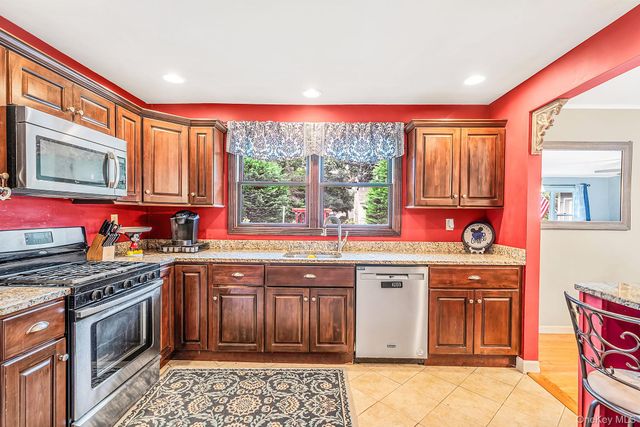 248 6th Avenue, Saint James, NY 11780