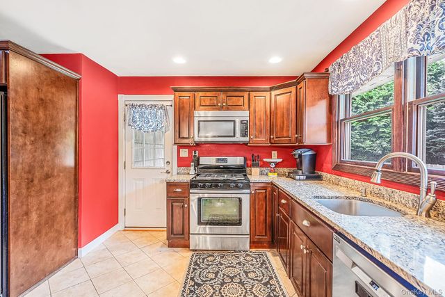 248 6th Avenue, Saint James, NY 11780