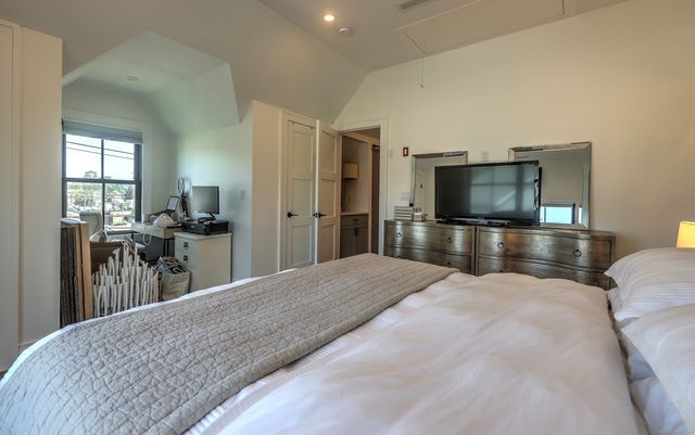 135 Gulf Street 3, Milford, CT 06460