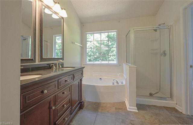 2914 Chestnut Heights Road, Winston-salem, NC 27107