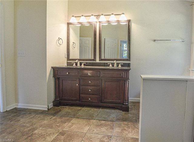 2914 Chestnut Heights Road, Winston-salem, NC 27107